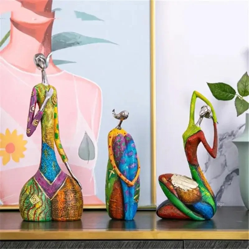 Resin Art Workshop - Figurki z żywicy przedstawiające kobiety malujące,